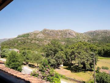 Location de vacances pour 6 personnes, avec terrasse et jardin dans Campo Do Gerez