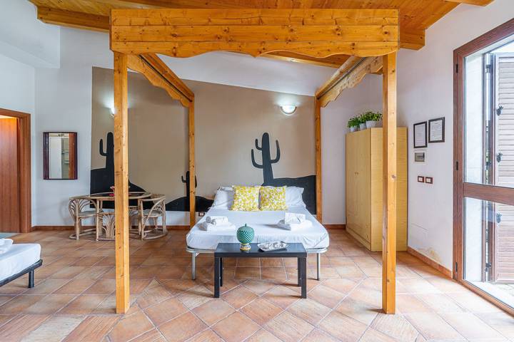 Gîte pour 7 personnes, avec bassin pour enfant et jardin, adapté aux familles à Syracuse