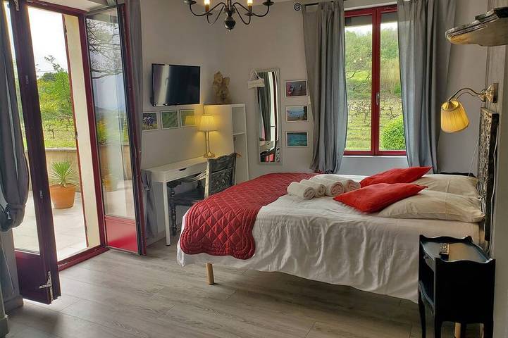 Location de vacances pour 11 personnes, avec balcon et jardin à Saint-Julien-de-Peyrolas - 2