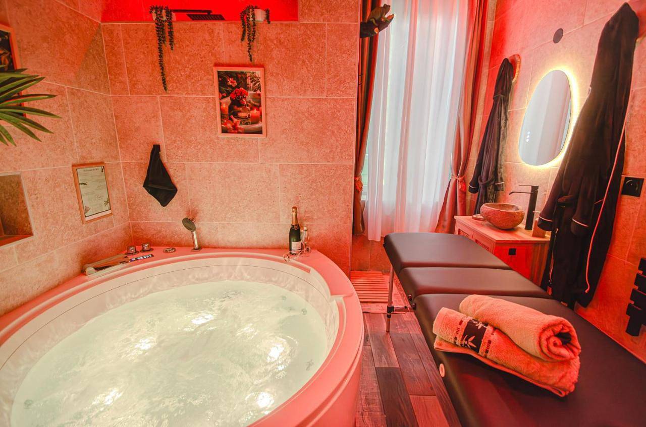 Appartement entier, Suite Jungle Spa - Sauna & Balnéo in Château-Thierry, Aisne