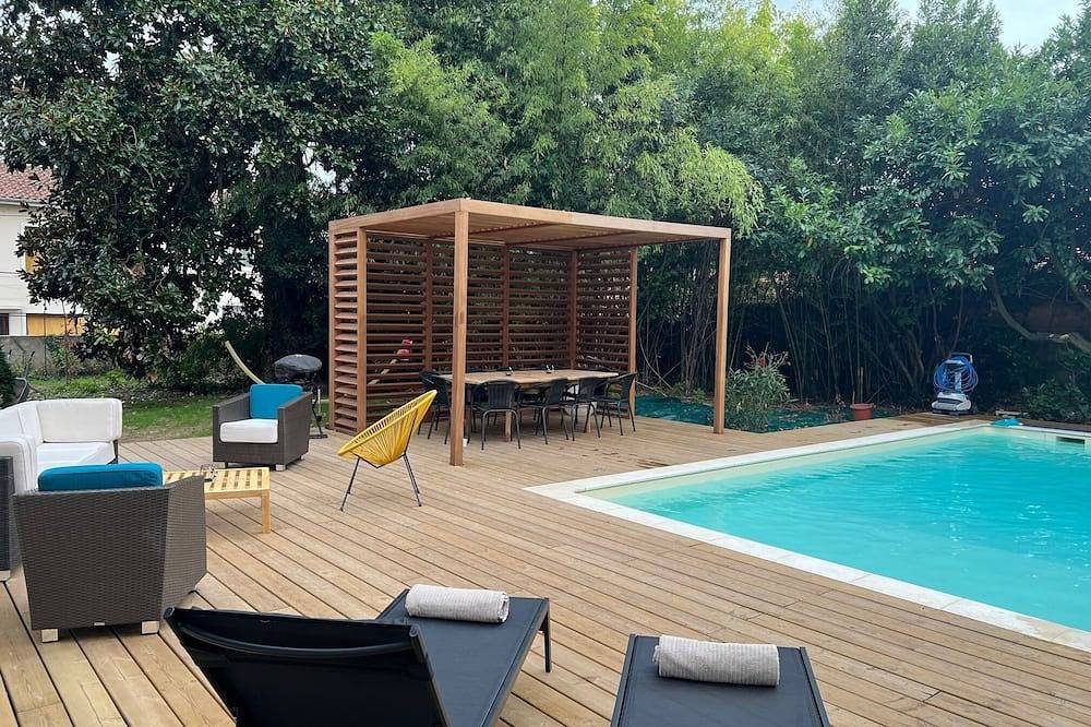 Beautiful villa with swimming pool, 5 minutes' walk from the historic center in Bergerac, Périgord Pourpre