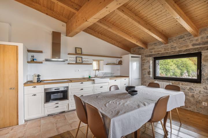 Holiday Home 'La Calma' with Mountain Views, Shared Garden and Wi-Fi in Ogassa, Katalonske Pyrenæerne