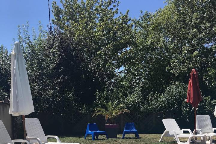 Location de vacances pour 4 personnes, avec piscine ainsi que balcon/terrasse et terrasse à Les Lèves-et-Thoumeyragues - 4