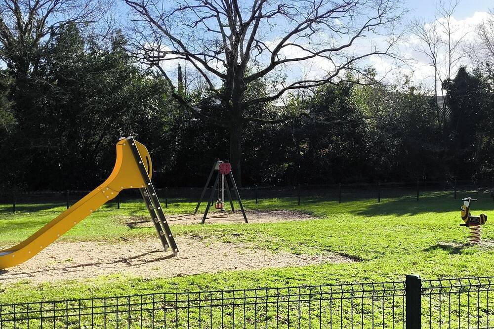 Room in the Bordeaux area with a great park in Talence, Bordeaux region