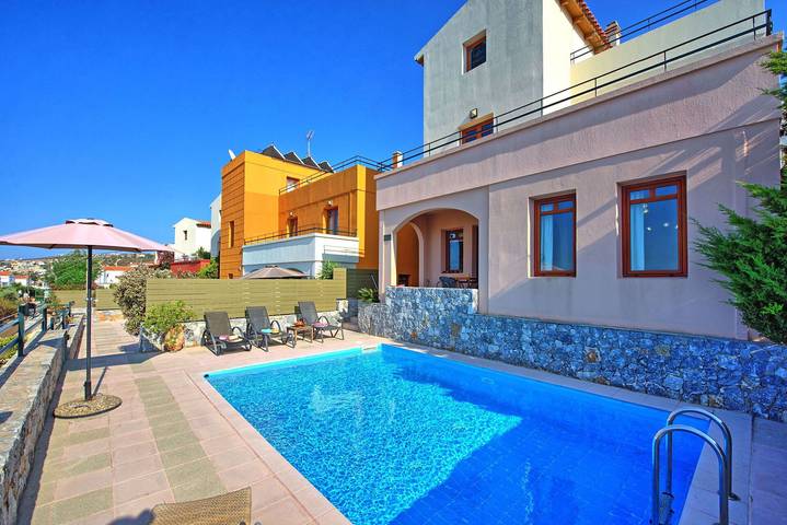 Villa für 7 Personen, mit Terrasse und Pool - 1