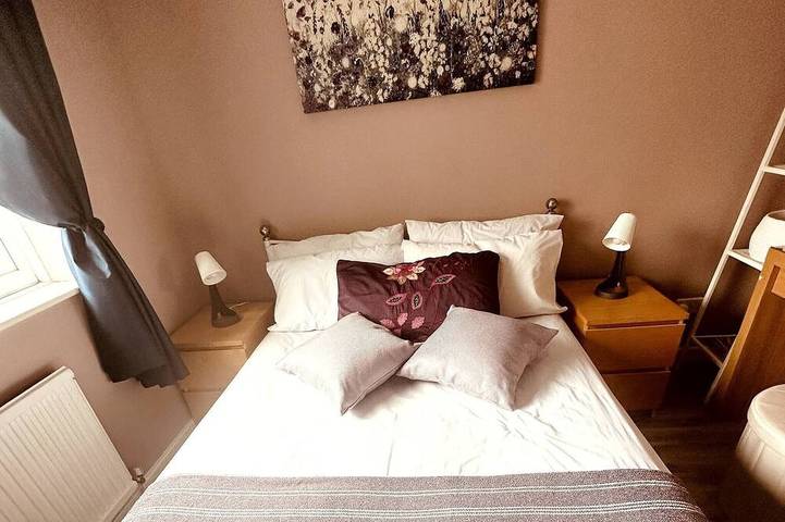 Appartement entier, Nkn Cosy maisonette à la gare de Dartford avec parking gratuit in Dartford, Kent