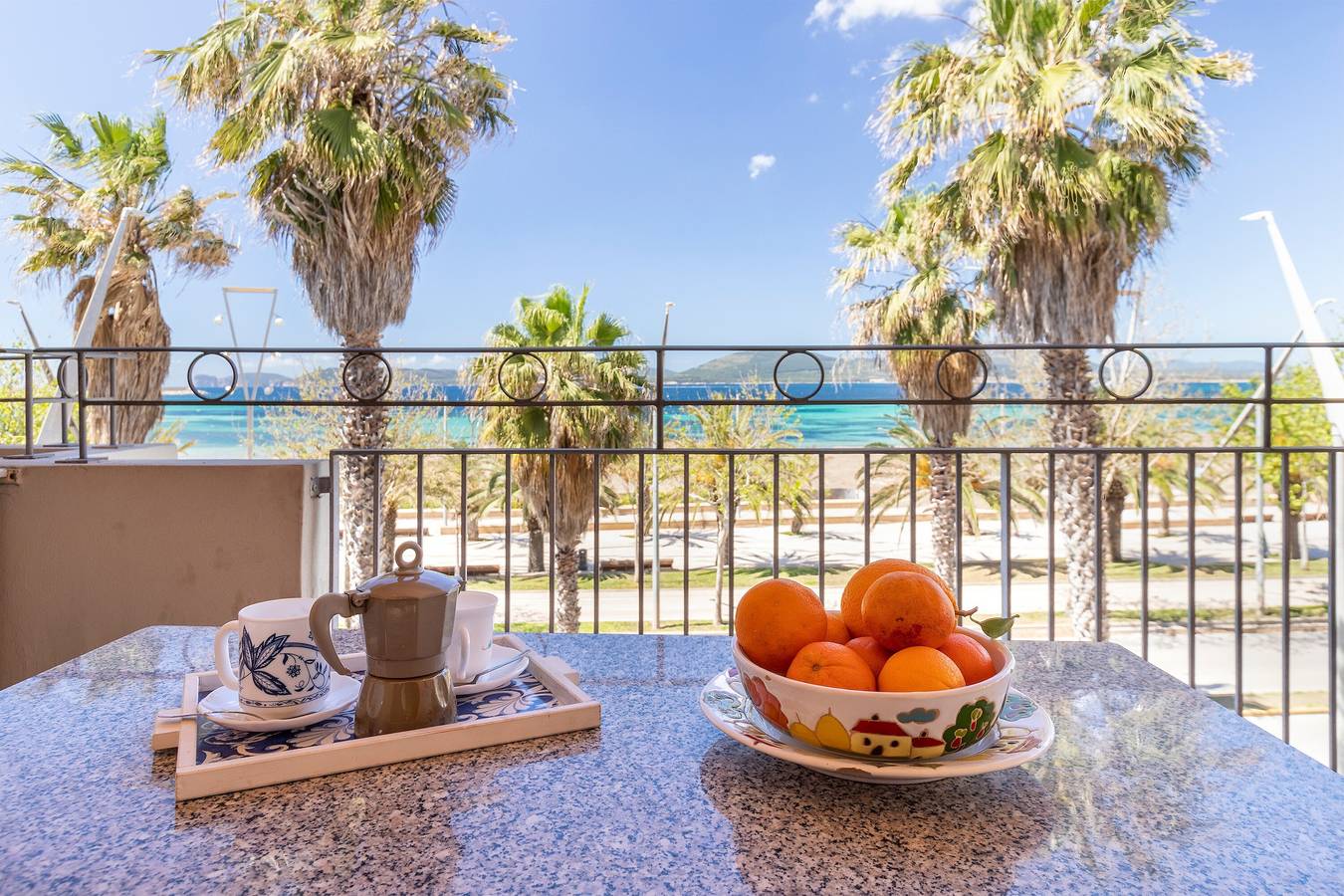 Appartamento intero, Appartamento "Rosso Marrone" con vista mare, terrazza privata e Wi-Fi in Lido di San Giovanni, Pivarada