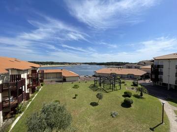 Gîte pour 4 personnes, avec vue sur le lac ainsi que piscine et terrasse à Vieux-Boucau-les-Bains