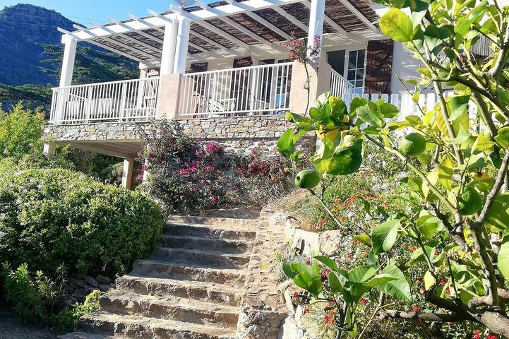 Location de vacances pour 7 personnes, avec jardin et terrasse, animaux acceptés dans Plage de La Fossette