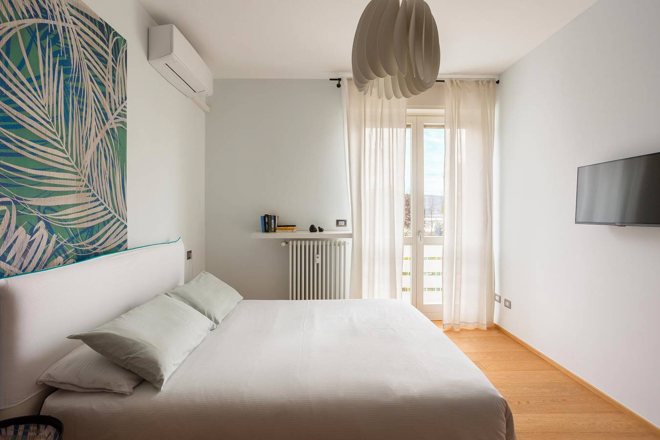 Geheel appartement, Appartement 'Suite 51 - Arona' met Balkon, Wifi en Airconditioning in Arona (Lago Maggiore), Gemeente Arona