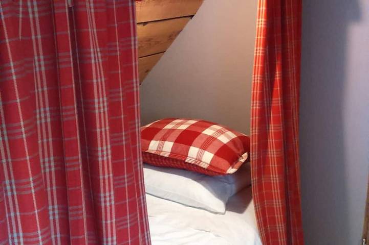 Gîte pour 10 personnes, avec jardin à Espinchal - 3