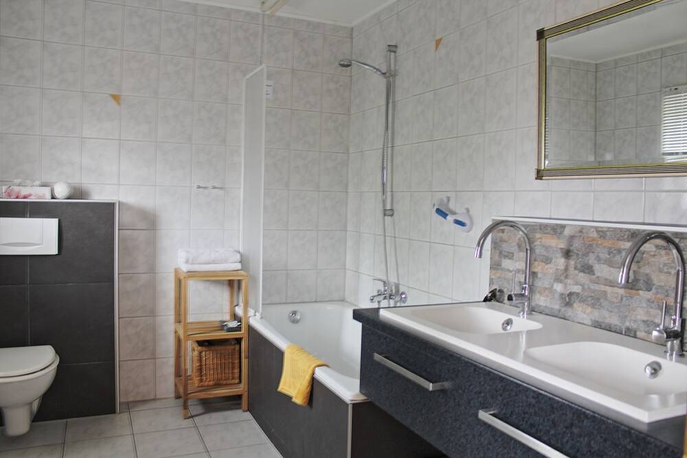 Ganze Wohnung, Komfortable 3-Zimmer-Ferienwohnung\" Hibiscus\" in Triftern, Ostbayern