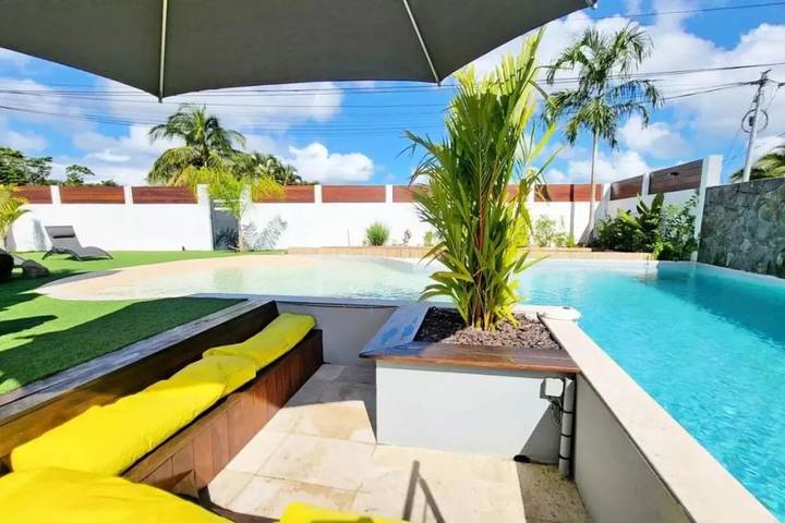 Location de vacances pour 6 personnes, avec jardin ainsi que vue et piscine dans Riviere la Lezarde - 2