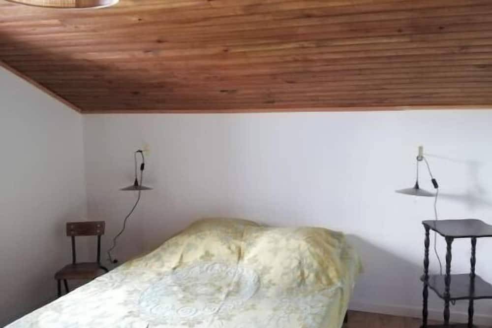 House with large garden, close to the sea and all amenities. Ideal for families in Macinaggio, Rogliano