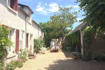 Gîte pour 15 personnes, avec jardin, animaux acceptés à Saint-Gervais-la-Forêt