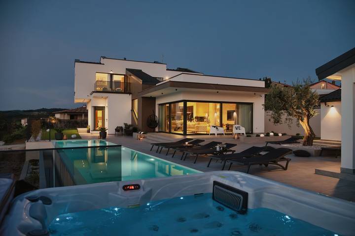 Villa für 8 Personen, mit Pool und Terrasse sowie Sauna - 1