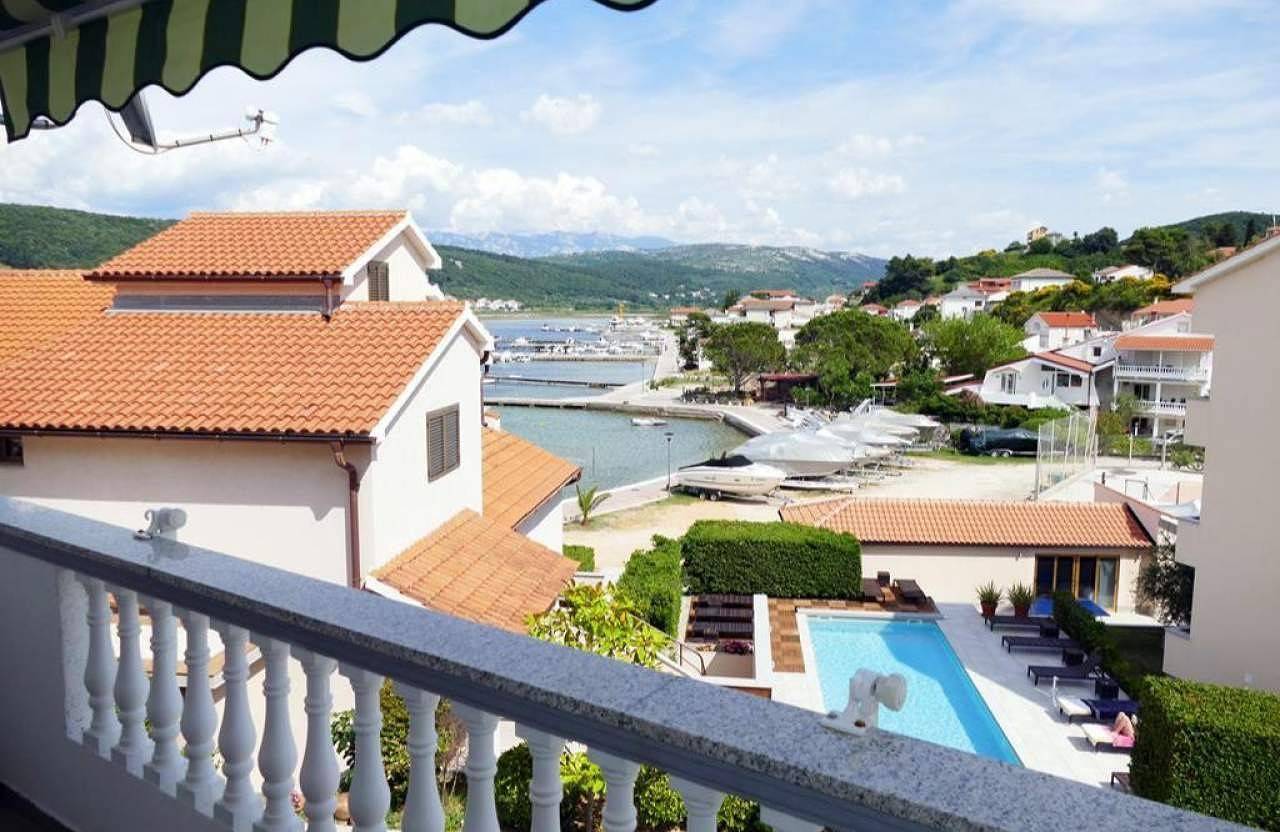 Ganze Wohnung, 1-Zimmer-Ferienwohnung mit Balkon und Meerblick Supetarska Draga - Donja, Rab A-22365-a in Supetarska Draga, Rab