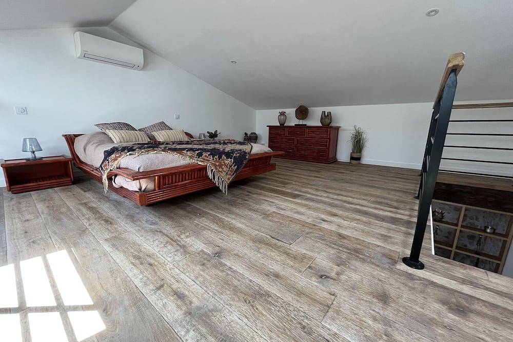 Apartamento entero, Maison de Village Romantique et Typique au Centre du Village in Régusse, Región Brignoles