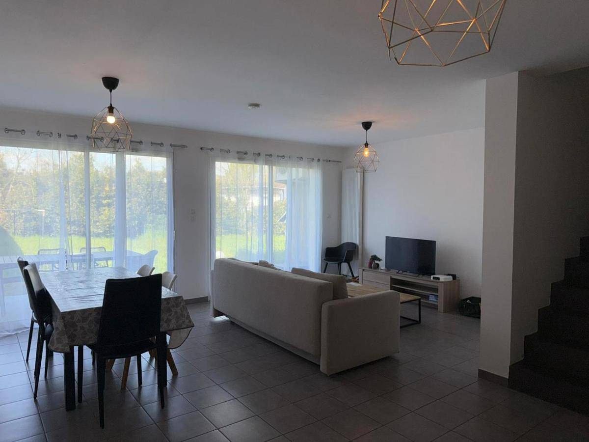 Three-Bedroom Villa in Saint-André-de-Cubzac, Région de Blaye