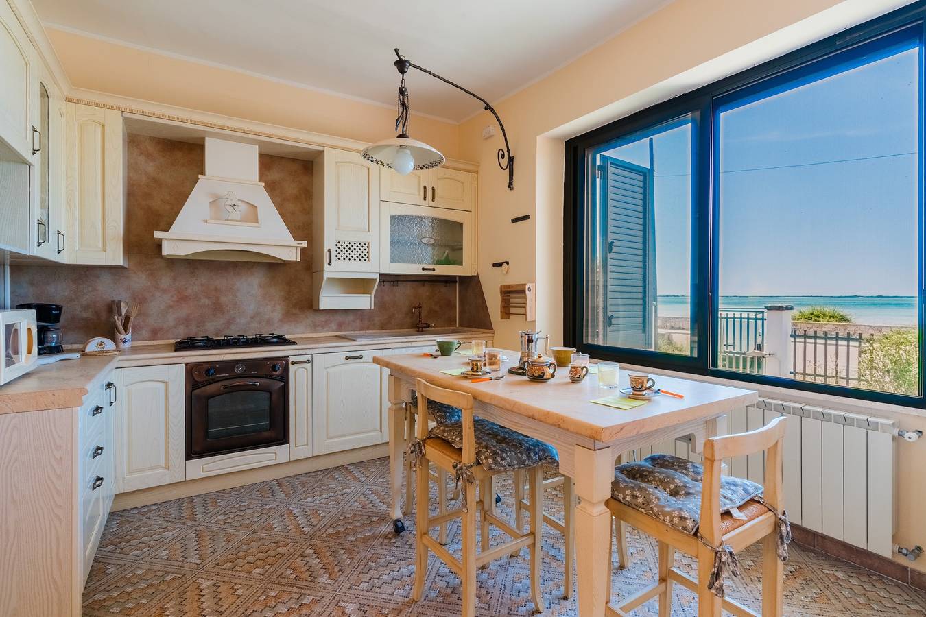 Villa Ariel frente al mar en Porto Cesareo con terraza y jardín in Porto Cesareo, Golfo de Tarento