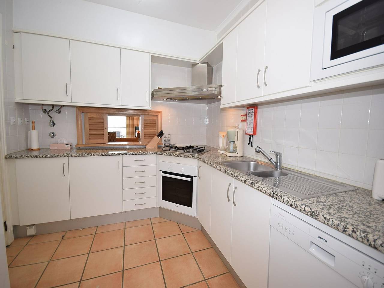 Appartement entier, Appartement avec balcon ensoleillé et piscine in Quarteira, District de Faro