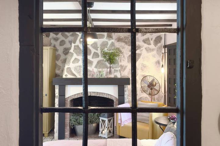 Entire apartment, Refurbished holiday apartment in an Andalusian farmhouse in The Lake District in Antequera, Málaga Province