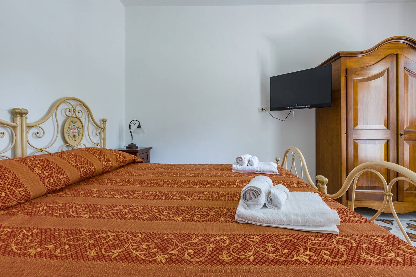 Zimmer 'Ghiro' mit Bergblick, Wi-Fi und Klimaanlage in Sant'Angelo di Brolo, Messina Provinz