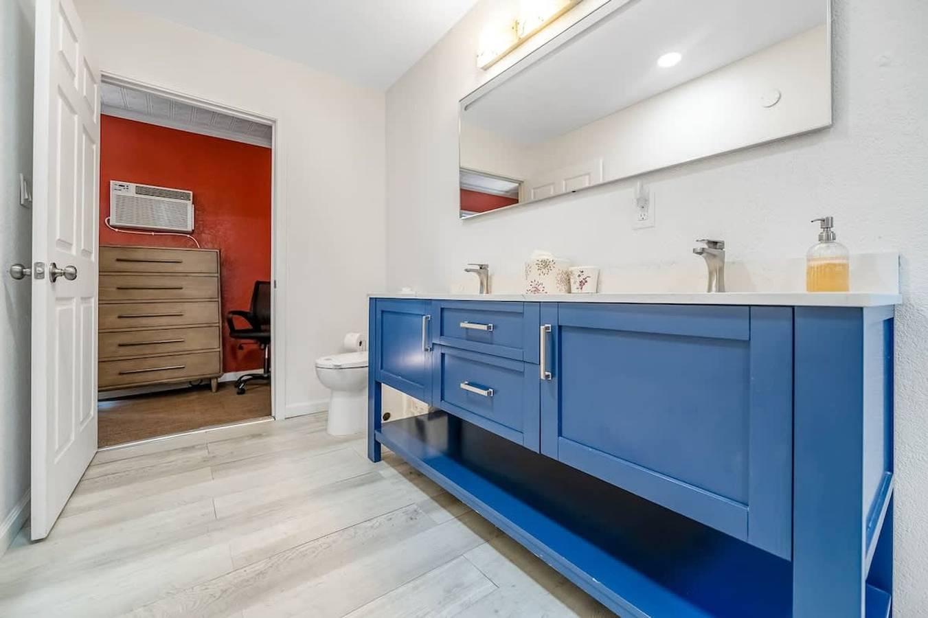 Entire apartment, Sequoia Parks Coast Wineries Skiing All Day Trips in Visalia, Tulare County