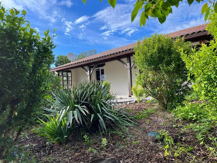 Location de vacances pour 8 personnes, avec vue ainsi que jardin et piscine à Montaigu-de-Quercy - 2