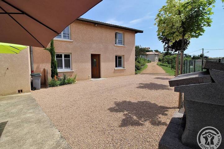 Location de vacances pour 12 personnes, avec Jardin à Chiroubles