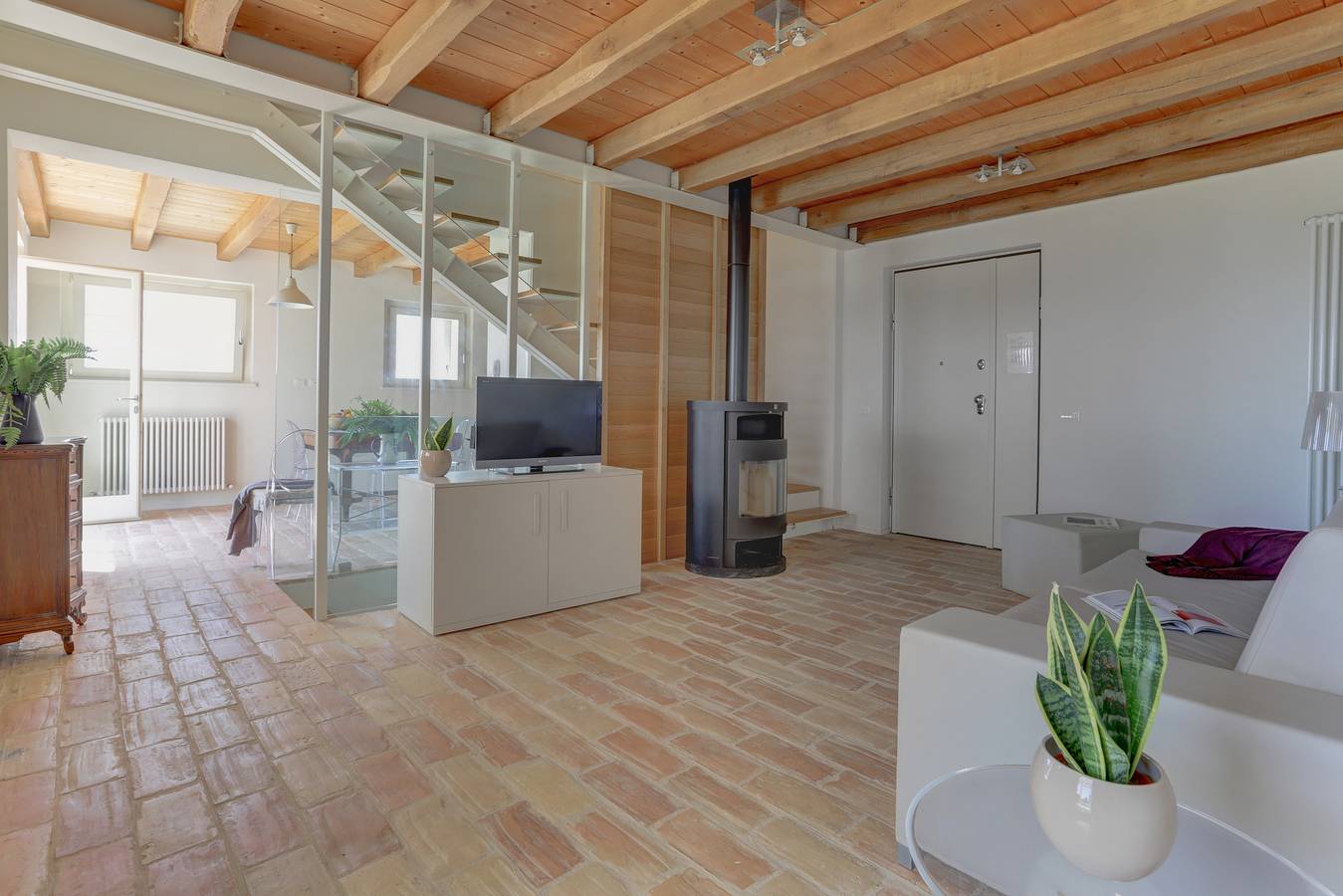 Entire apartment, Vigneto Di Montefreddo - Large Two Bedroom S/L... in Riviera del Conero