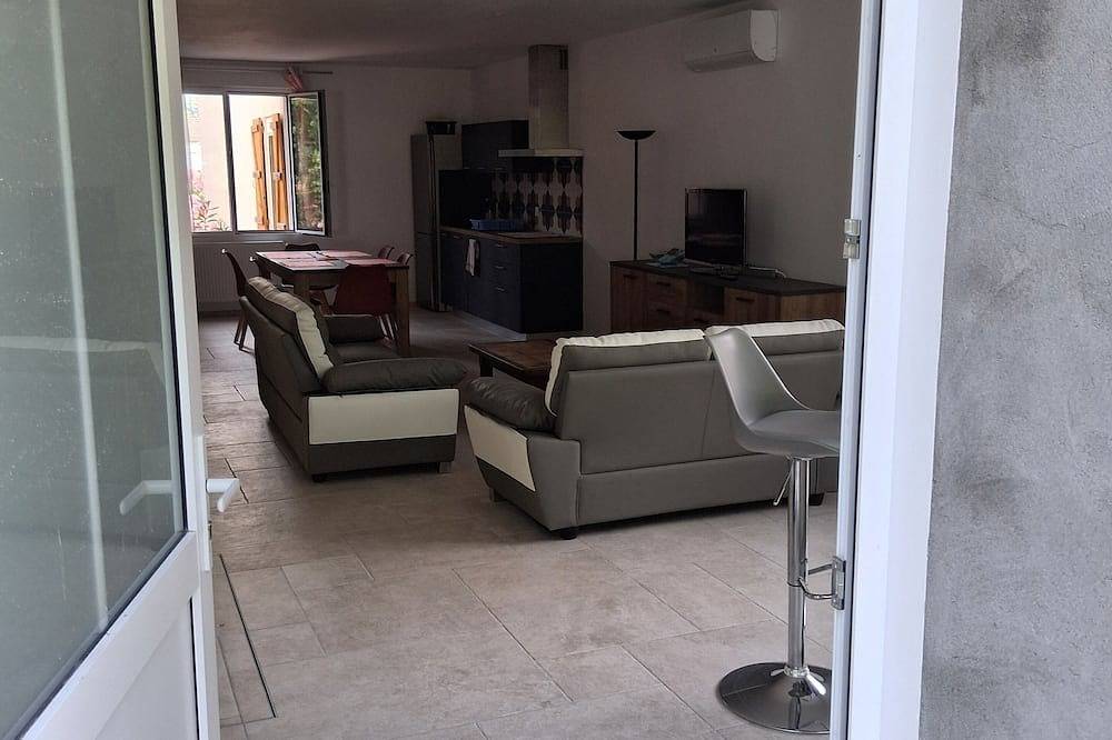 Detached house with garden on the Rhone in Tain-l'Hermitage, Valence region