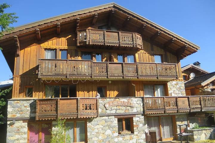 Gîte pour 9 personnes, avec Balcon et Piscine dans Station de Montchavin les Coches