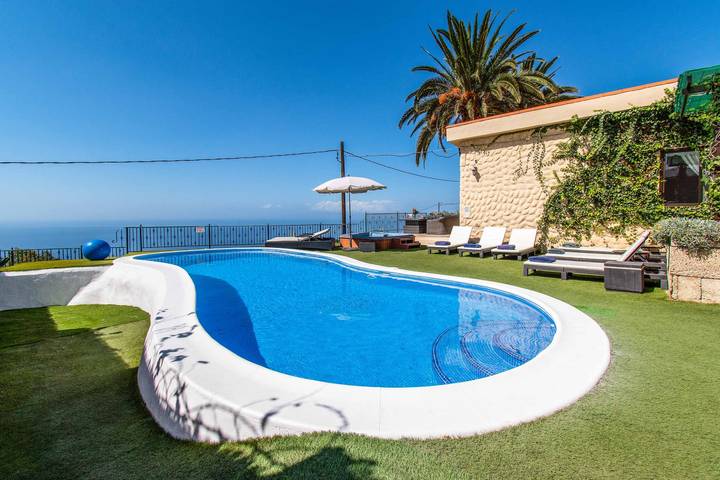 Villa für 10 Personen, mit Terrasse und Whirlpool in Adeje
