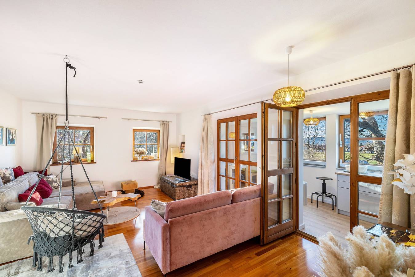 Ganze Wohnung, Apartment mit Bergblick, Balkon und Wlan – Traumhafte neue Wohnung am Bach in Benediktbeuern, Bayerische Alpen