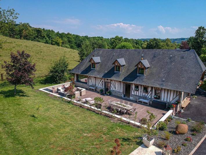 Chambre d’hôte pour 6 personnes, avec Jacuzzi et Terrasse ainsi que Jardin et Piscine