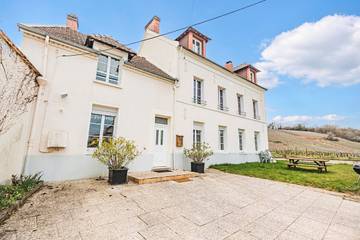Gîte pour 14 personnes, avec terrasse et jardin à Chavot-Courcourt
