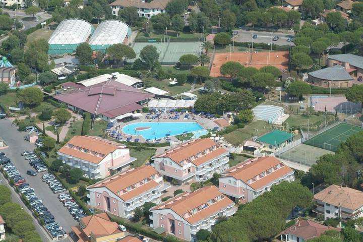 Appartamento per 3 persone, con giardino e piscina per bambini nonché piscina e idromassaggio, adatto a famiglie con bambini a Mazzanta