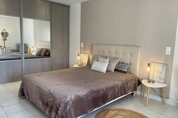 Location de vacances pour 8 personnes, avec jardin et piscine dans Plage des Boulassiers - 2