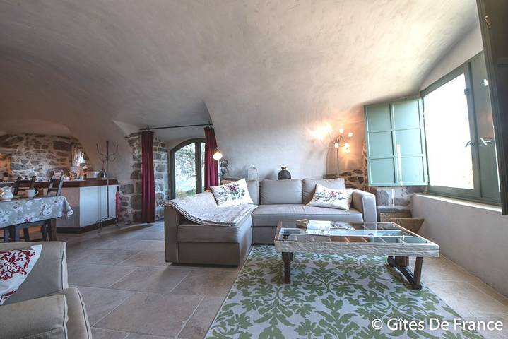Gîte pour 2 personnes, avec Terrasse ainsi que Jardin et Vue à Montaigut-le-Blanc