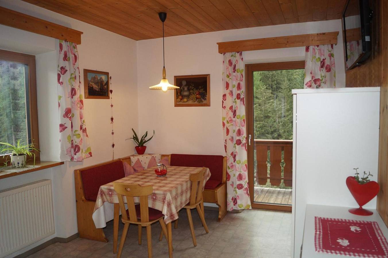 Appartement entier, Appartement traditionnel « Waldstille » au cœur de la nature, balcon et wifi in Onach, San Lorenzo di Sebato