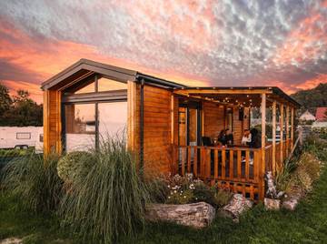 Chalet für 6 Personen, mit Whirlpool und Sauna sowie Garten im Stettiner Haff