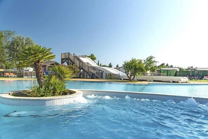 Camping pour 6 personnes, avec bassin pour enfant ainsi que terrasse et piscine, animaux acceptés à Narbonne - 2