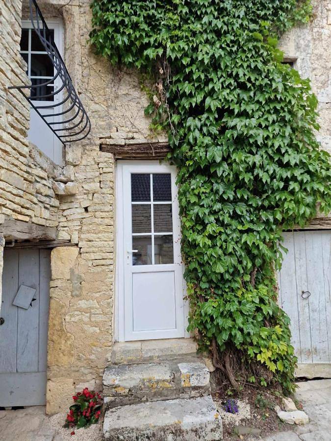 Location de vacances pour 6 personnes, avec vue et jardin, animaux acceptés à Tanlay - 2