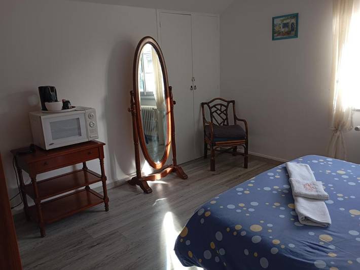 Location de vacances pour 2 personnes, avec vue ainsi que jardin et terrasse, animaux acceptés à Tarbes - 4