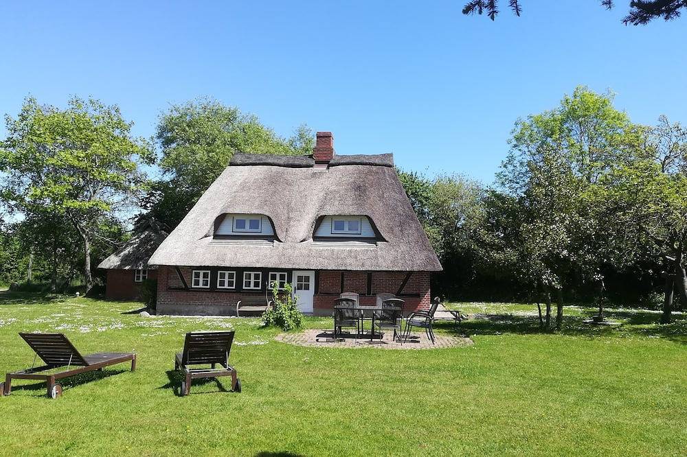 Schöne alte Reetkate für Familien mit Kindern und beste Freunde in Ostseenähe in Dörphof, Rendsburg-Eckernförde