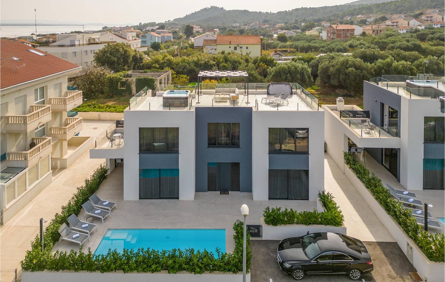 Reizende 2-Zimmer-Wohnung mit Pool, Terrasse und WLAN in Küstennähe in Ugrinici, Kraj