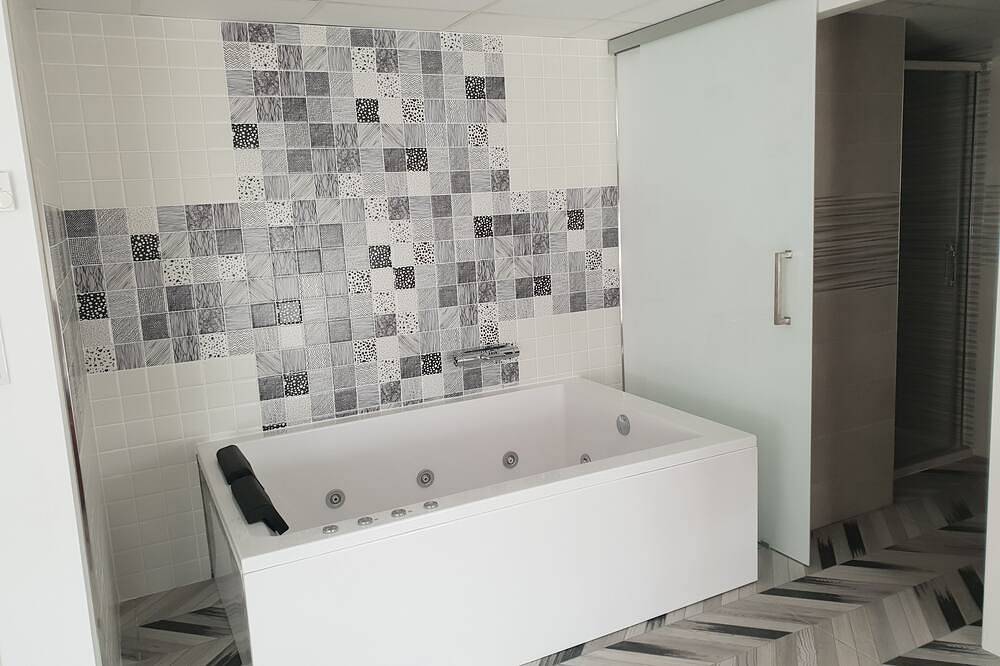 Ganze Wohnung, Apartamento Aogedor con Jacuzzi Para Disfrutar con tu Pareja in Carboneras de Guadazaón, Cuenca Provinz