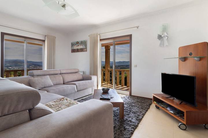 Holiday Home 'Casa Cerdeirinhas De Basto' with Mountain View, Private Pool and Wi-Fi in Canedo de Basto, Canedo de Basto e Corgo