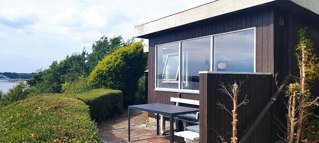 Schönes Haus von 45 m2 in der ersten Reihe mit Blick auf den Fjord und mit Panoramablick auf den Limfjord in Erslev, Morsø